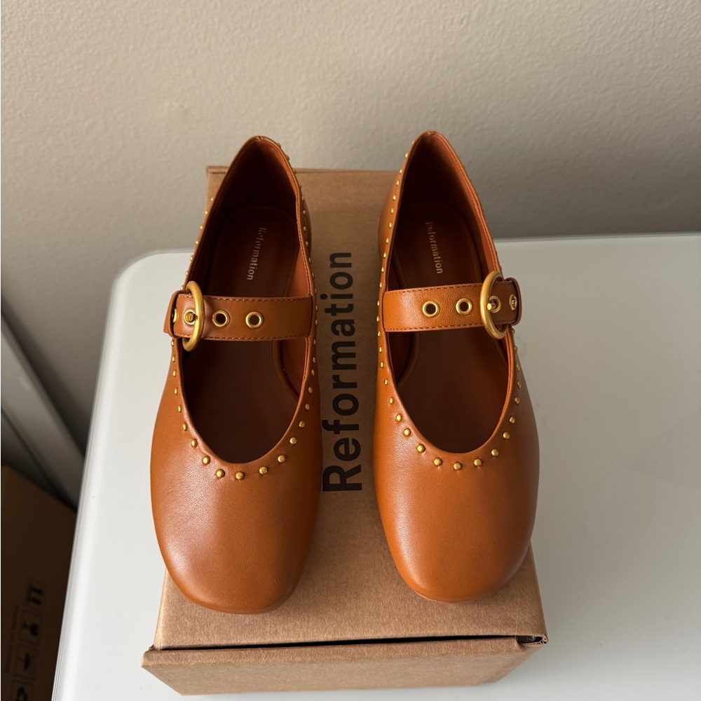 New in box Reformation size 6.5 Bethany Studded Rum Leather ballet flats - Picture 1 of 6